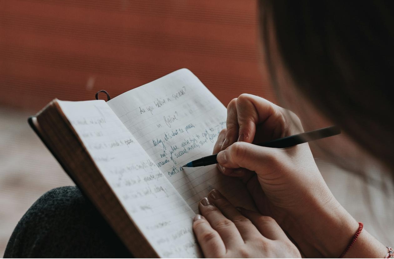 北京作文助手小程序開發(fā)，自由創(chuàng)作高質(zhì)量作文